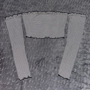 AKIRA Black & White Crop Top S